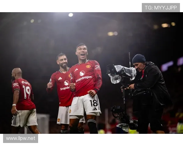 紧张卡塞米罗不敢看B费点球